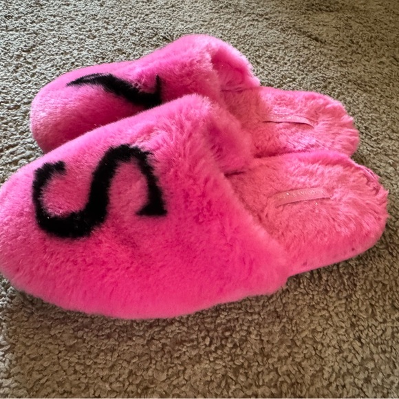 Pink Victoria's Secret Logo Faux Fur Slippers Size L - Picture 2 of 9